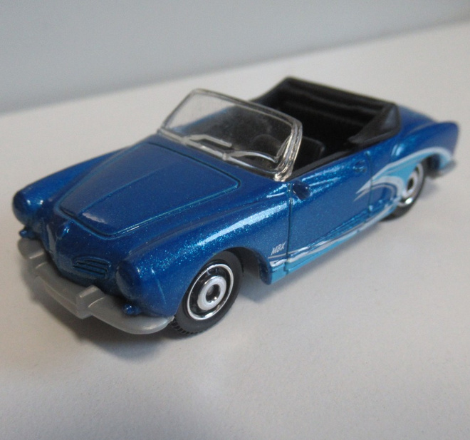 VW Karmann Ghia 1969 Matchbox pienoismalli pit 7cm.
