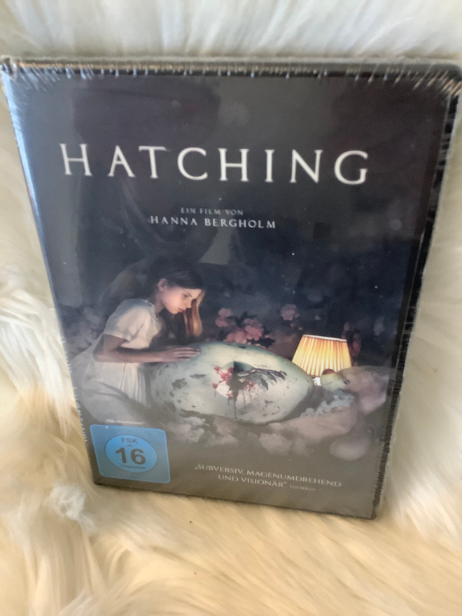 HATCHING (Pahanhautoja)  MUOVEISSA