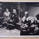Lappilaisia perinneasuissaan, käsitöitä, mv vkpk, p. 1954 - pikkukuva 1
