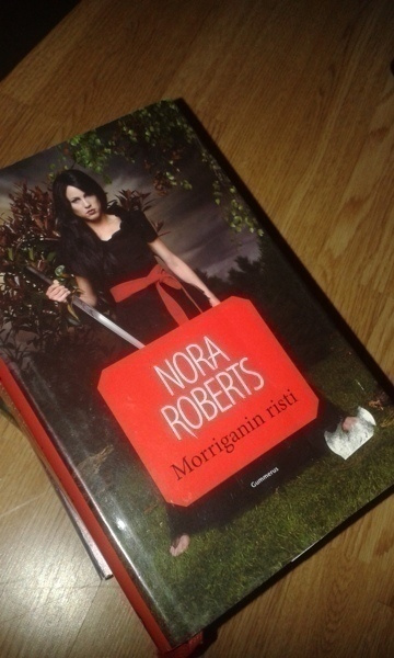 nora roberts 3 kirjaa