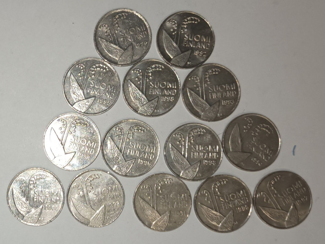 14 kpl 10 penniä 1990-2000, 2 kuvaa