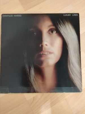 Emmylou Harris - Luxury Liner LP
