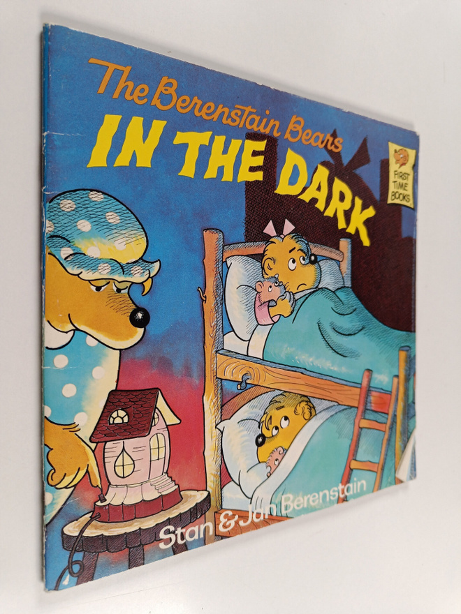 Stan Berenstain ym. : The Berenstain Bears in the Dark