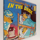 Stan Berenstain ym. : The Berenstain Bears in the Dark - pikkukuva 1