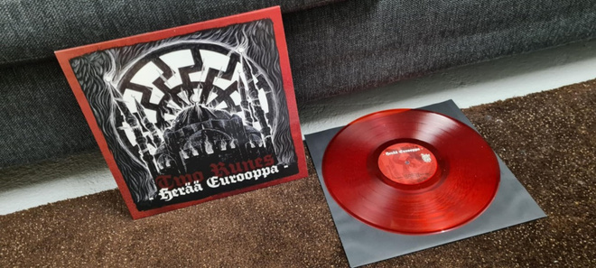 Two Runes Herää Eurooppa! LP red eka painos 180kpl