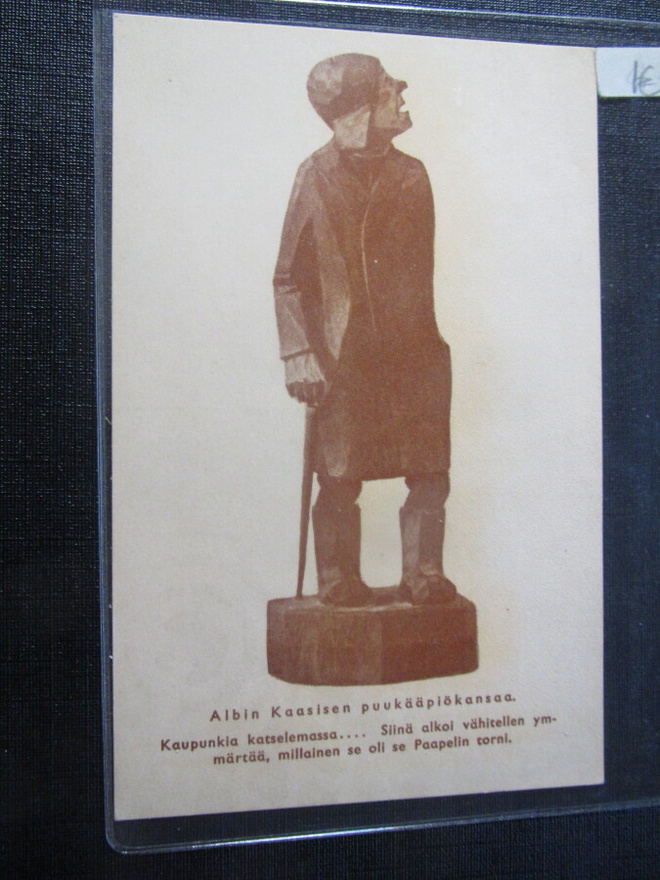 Albin Kaasisen puukääpiökansa. Postikortti