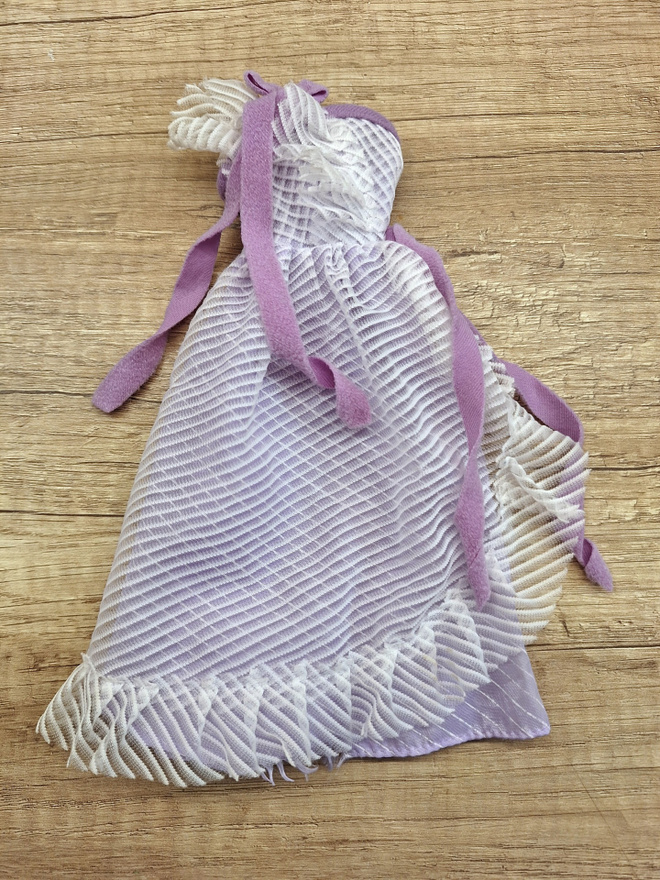 Barbien violetti mekko