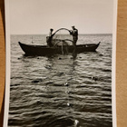 lohirysää lasketaan merellä, kuvattu 1960-luvulla - pikkukuva 1