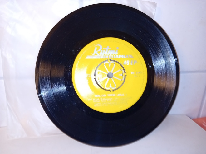 7" EP Anna-Liisa Pyykkö laulaa 4 ( SIS POSTIKULU  )