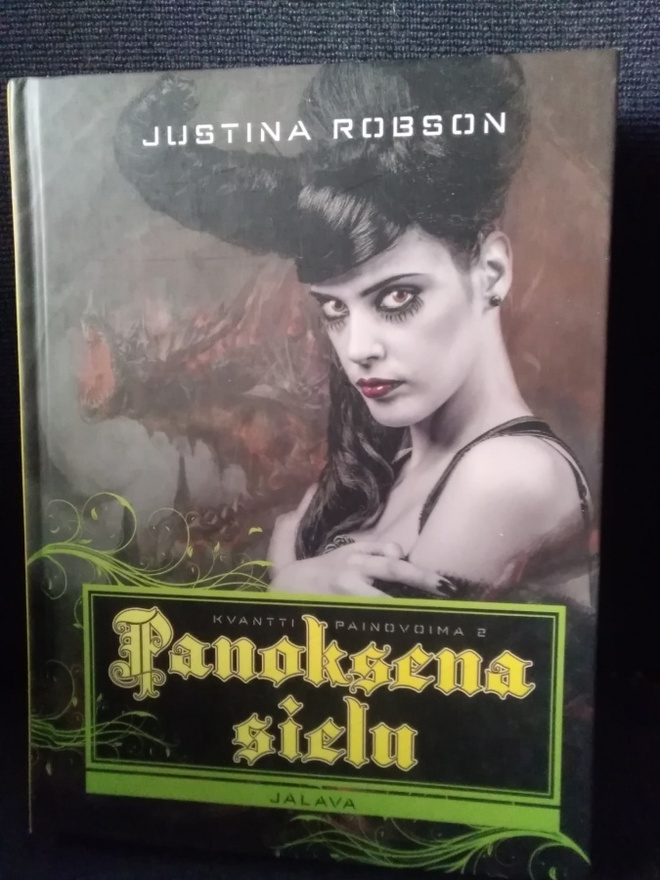 Justina Robson: Panoksena sielu
