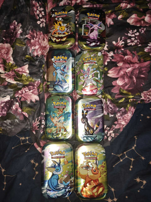 Pokémon Prismatic mini tin eeveelution setti tyhjiä