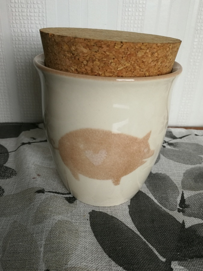 Pentik possu säilytyspurkki