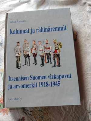 kaluunat ja rähinäremmit itsenäisen suomen virkapuvut ja arv