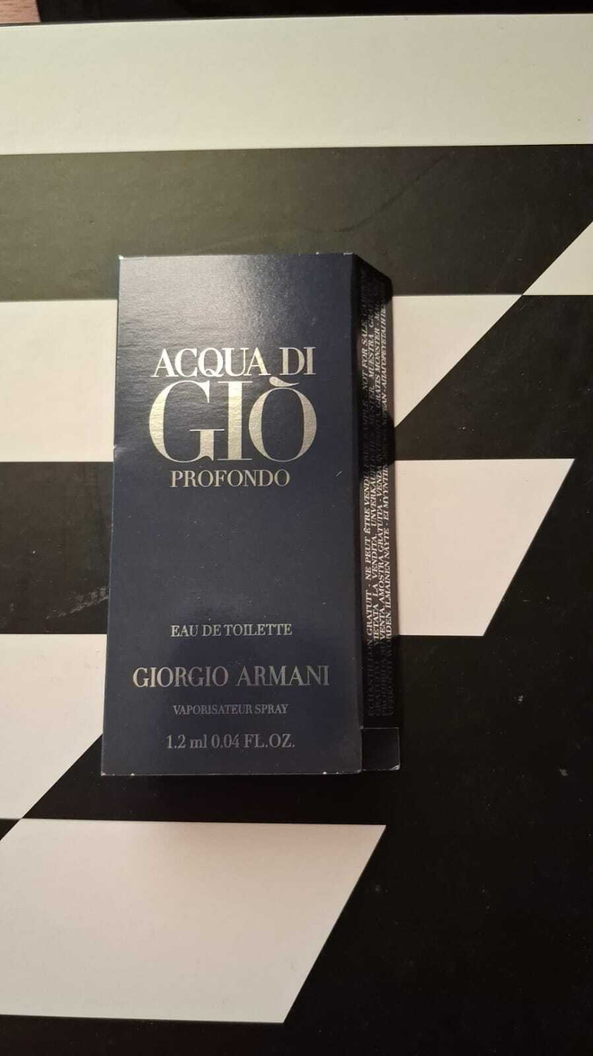 Hajuvesinäyte Acqua di Gio Profondo