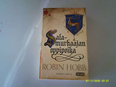 Robin Hobb: Salamurhaajan oppipoika: Näkijän taru 1