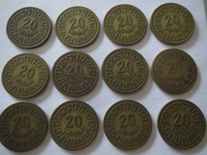 Tunisia kaksitoista 20 millim -kolikkoa1960