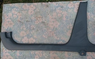 B-pilarin alaosa, oikea - Renault Megane -99