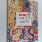 Pat Russell : Alphabets decoratifs - dix siecles d'ecriture - pikkukuva 1