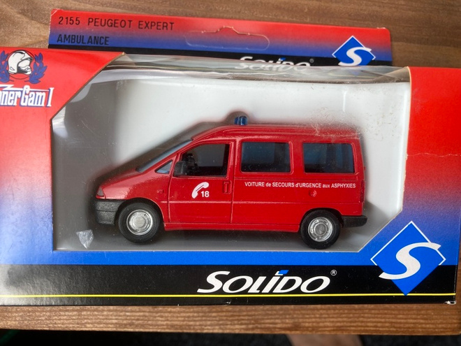 Peugeot Expert paloauto / ambulanssi 1/43 kokoa.
