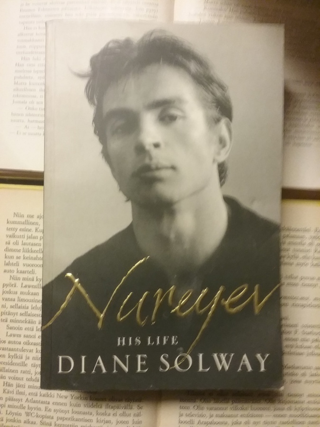 Diane Solway - Nureyev: His Life (softcover)