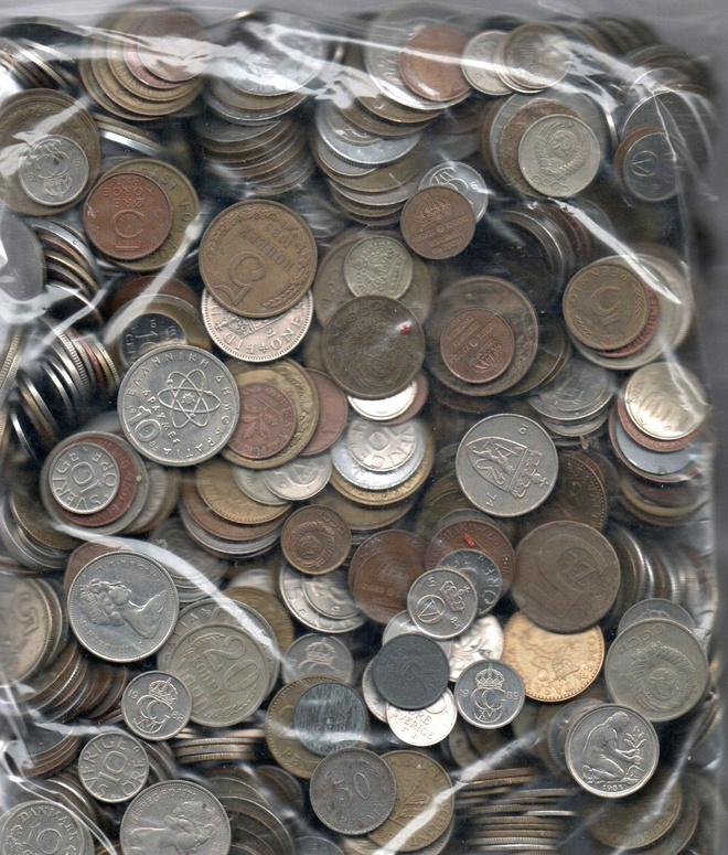 3 kg kolikoita maailmalta