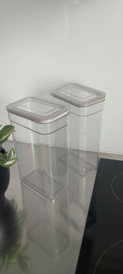 2 säilytyspurkkia