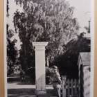 Sotilas vartiossa kasarmin portilla, mv vkpk, p. 1951 - pikkukuva 1