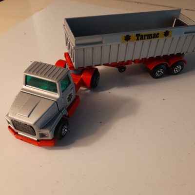 Matchbox Superkings K-18/ Ford LTS Articulated tipper truck.