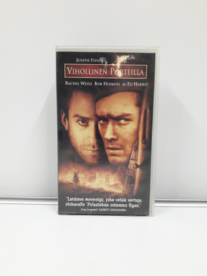 Vihollinen Porteilla (Law, Fiennes, vhs)
