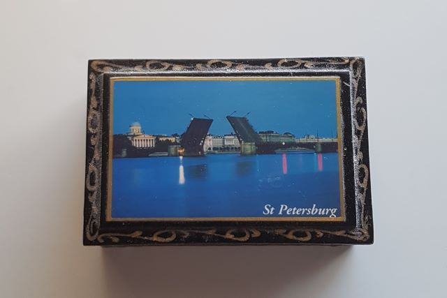 Venäläinen korurasia Pietarin maisemalla