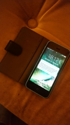 Virheetön Apple iPhone 5C + suojakotelo