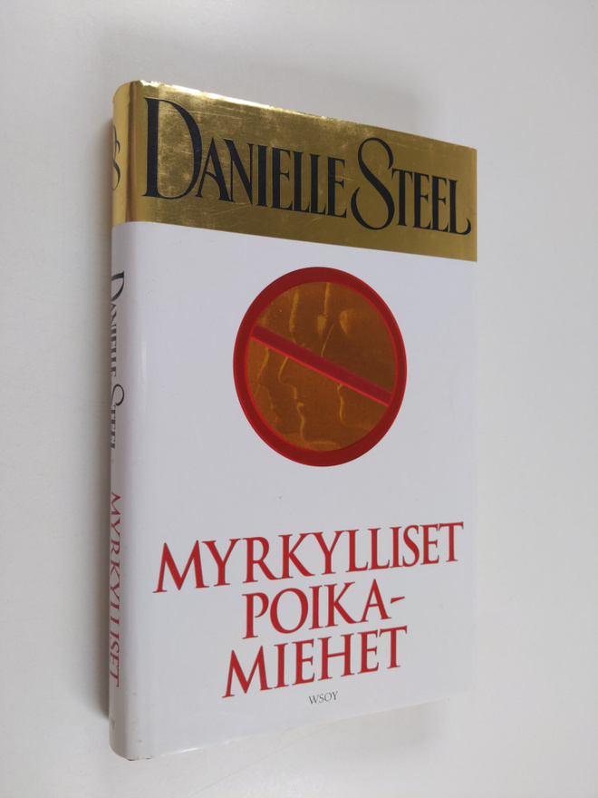 Danielle Steel : Myrkylliset poikamiehet
