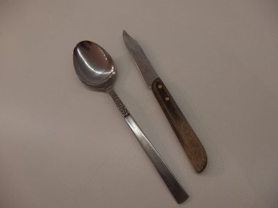 Vintage lusikka ja pieni keittiöveitsi, ruotsalaista laatua