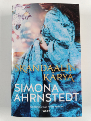 Simona Ahrnstedt : Skandaalinkäryä