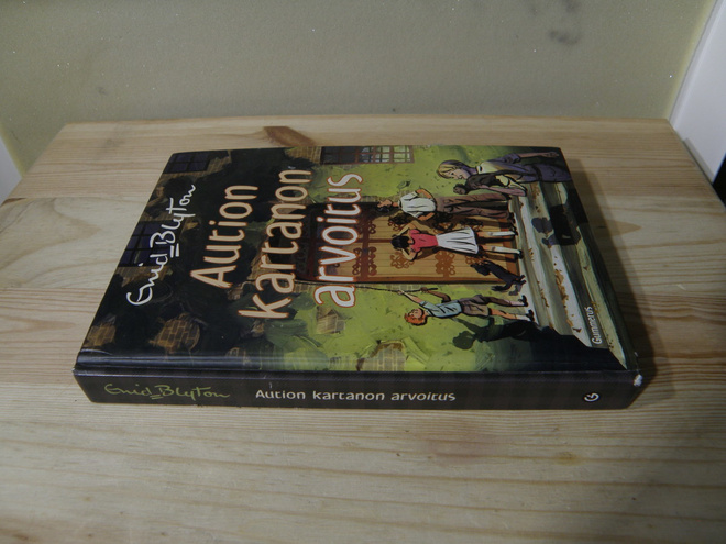 Enid Blyton Aution kartanon arvoitus