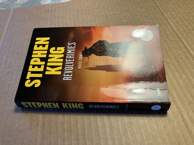 STEPHEN KING REVOLVERIMIES MUSTA TORNI 1 HYVÄ
