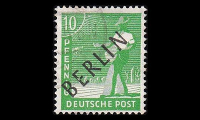 Berlin 4 o Musta päällepainama 10 Pf (1948)