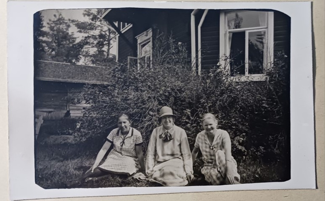 Keuruu, ystävättäret yhteiskuvassa v. 1929