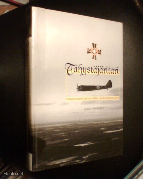 Jukka Piipponen TÄHYSTÄJÄRITARI ( 1 p. 2004 ) Sis.pk:t