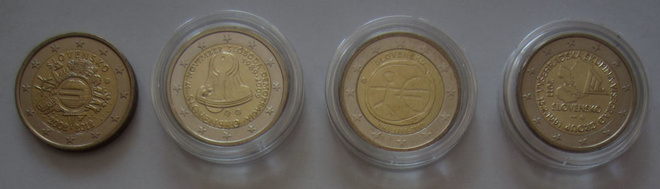 4 kpl erilaisia SLOVAKIA 2 euron erikoiskolikoita