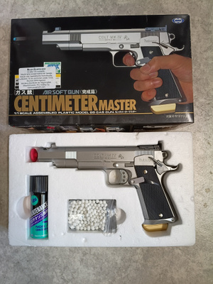 Kaasutoiminen kuula-ase UHC COLT MK IV