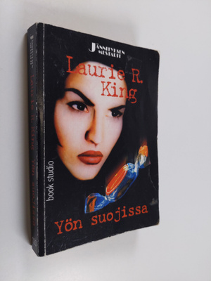 Laurie R. King : Yön suojissa