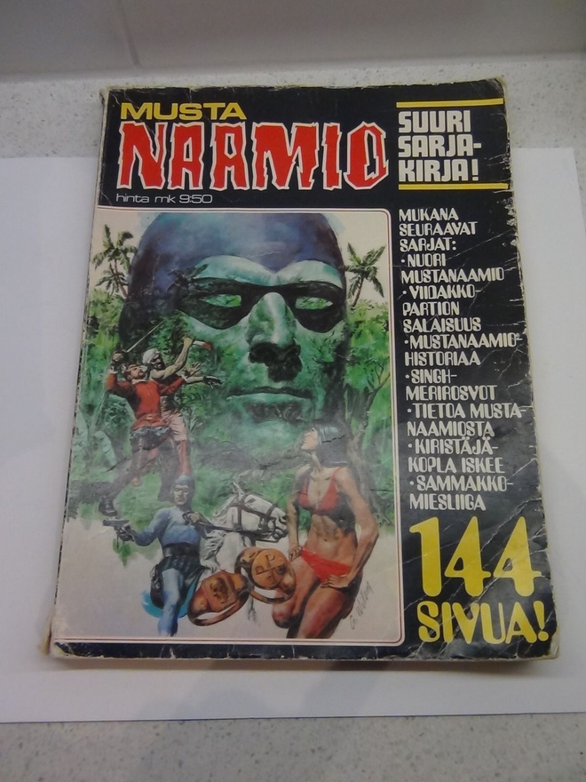 MUSTA NAAMIO,SUURI SARJA KIRJA, 144 SIVUA , 1973