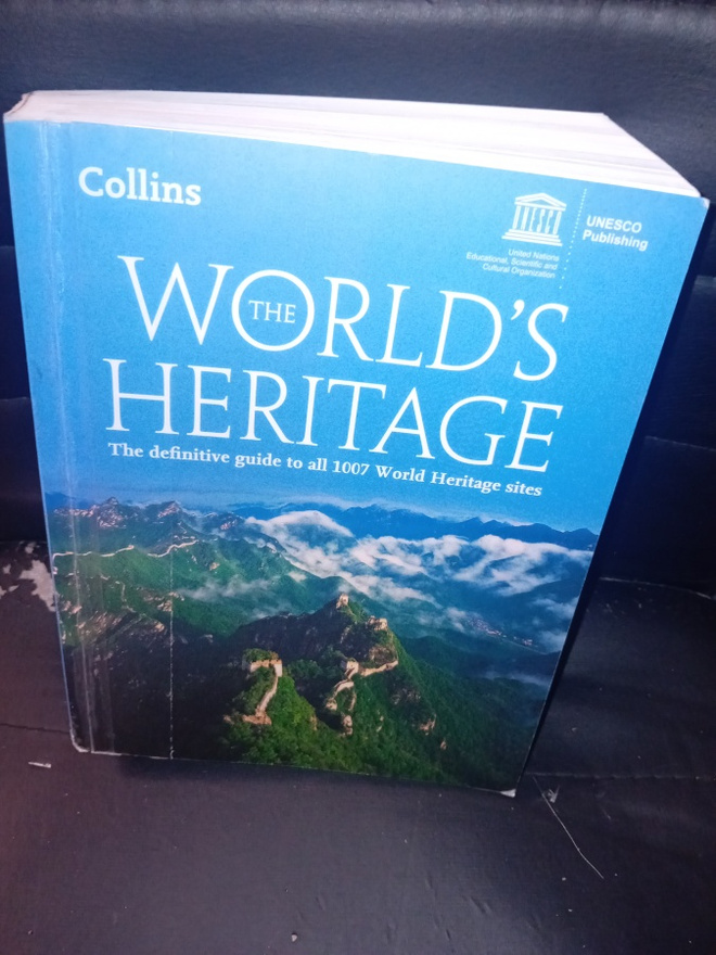 Collins WORLD 'S HERITAGE ( SIS POSTIKULU )