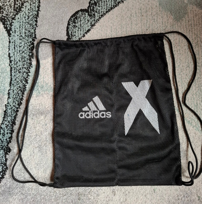 Adidas treenireppu