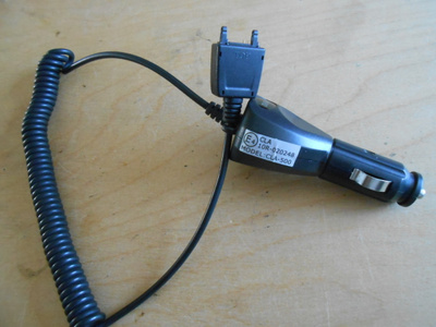 Sony/Ericsson autolaturi, CLA-500, toimii.