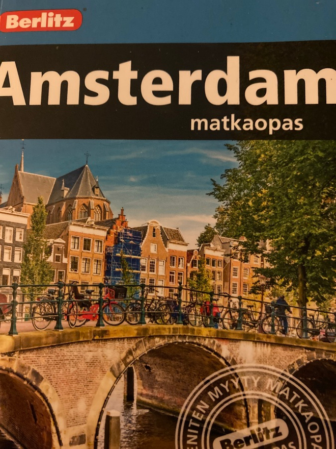 AMSTERDAM - MATKAOPAS - BERLITZ