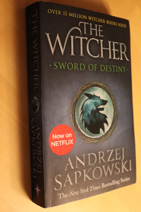 Andrzej Sapkowski : Sword of Destiny ( The Witcher )