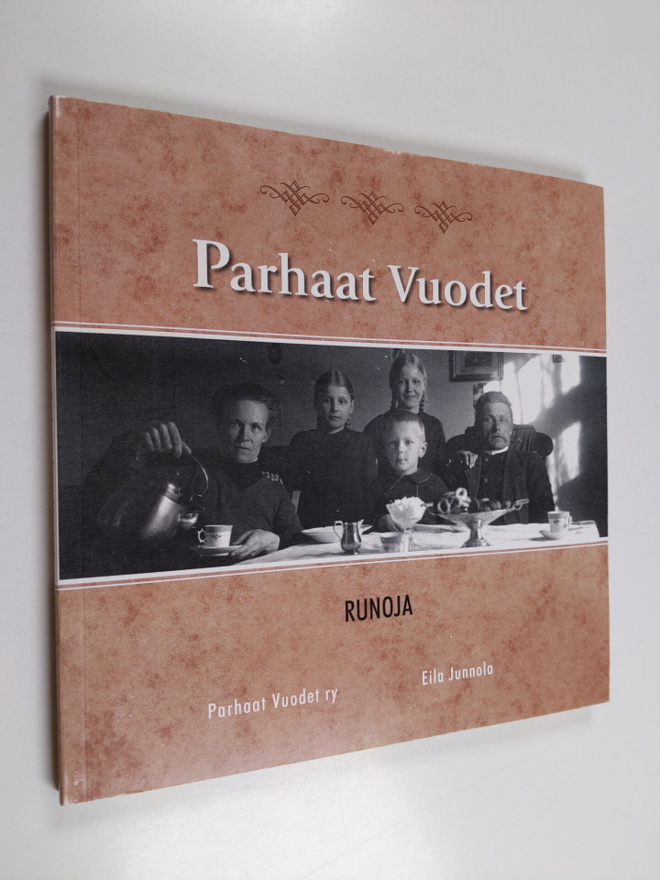 Eila Junnola : Parhaat vuodet : runoja
