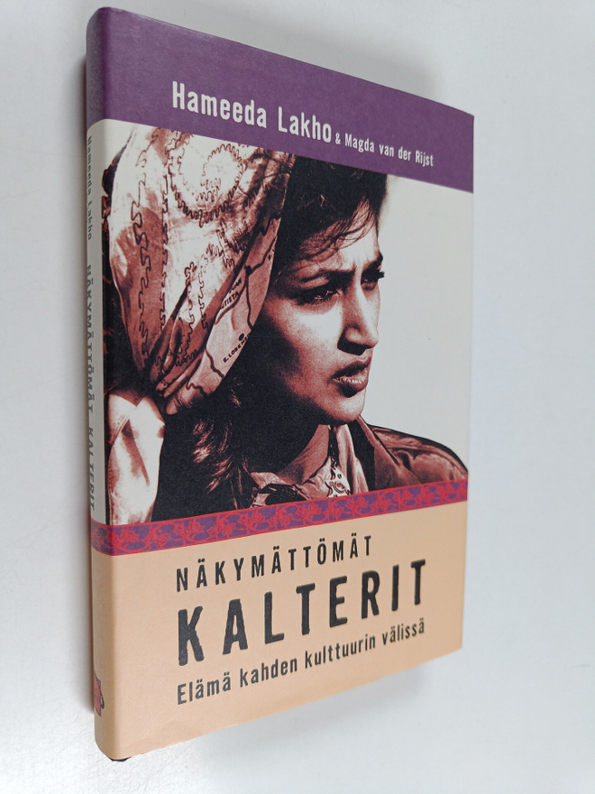 Hameeda Lakho ym. : Näkymättömät kalterit : elämä kahden ...